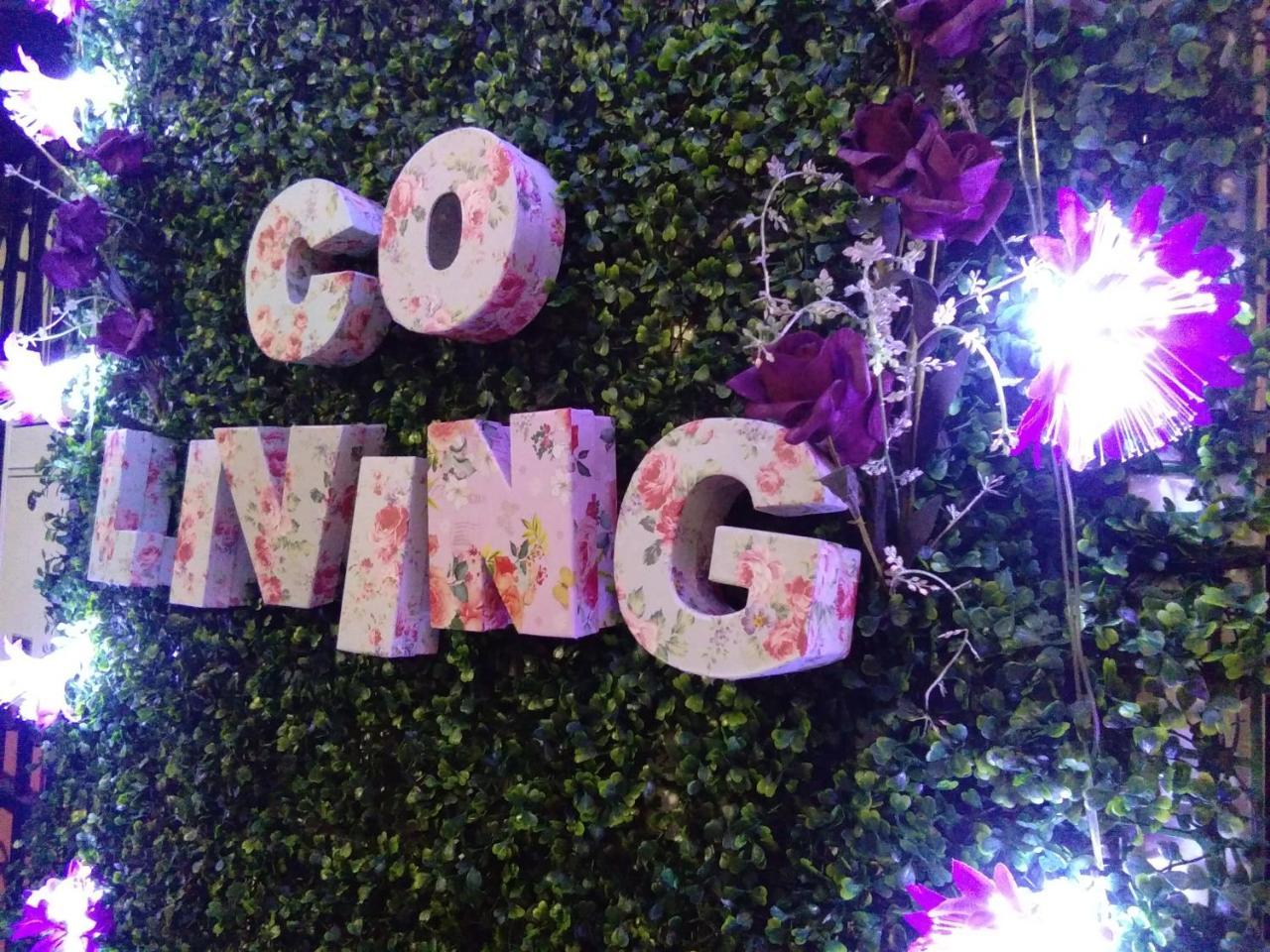 Co.Living Hostel バンダル スリ ブガワン エクステリア 写真