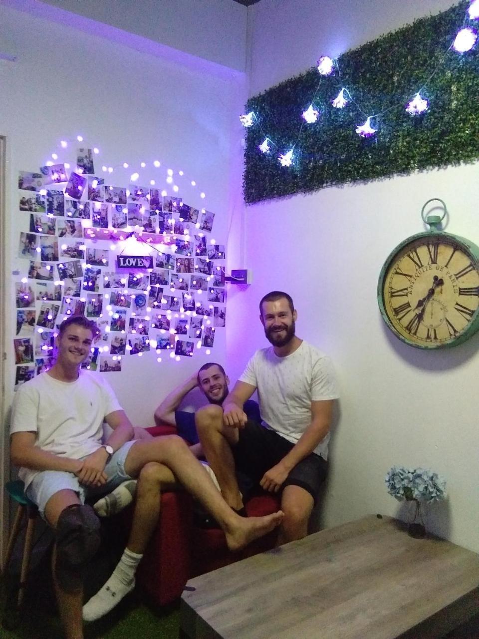 Co.Living Hostel バンダル スリ ブガワン エクステリア 写真