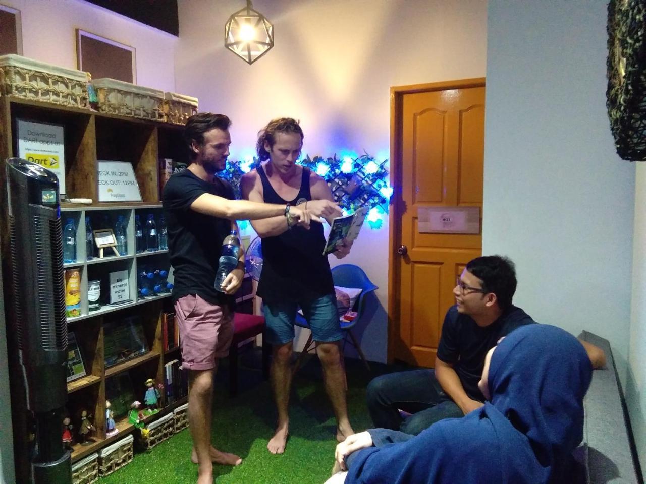 Co.Living Hostel バンダル スリ ブガワン エクステリア 写真