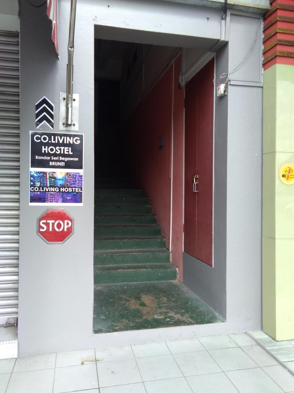 Co.Living Hostel バンダル スリ ブガワン エクステリア 写真