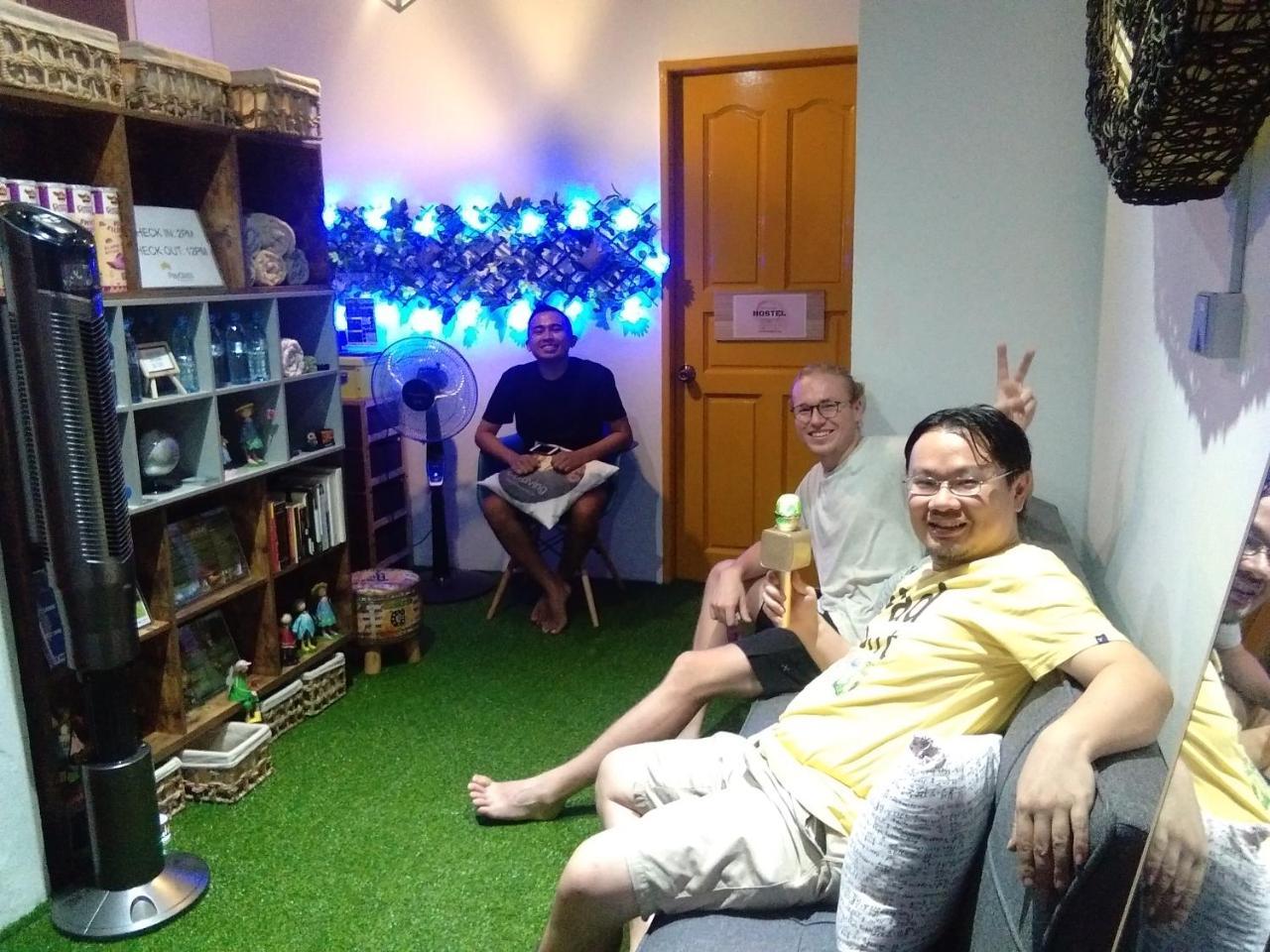 Co.Living Hostel バンダル スリ ブガワン エクステリア 写真