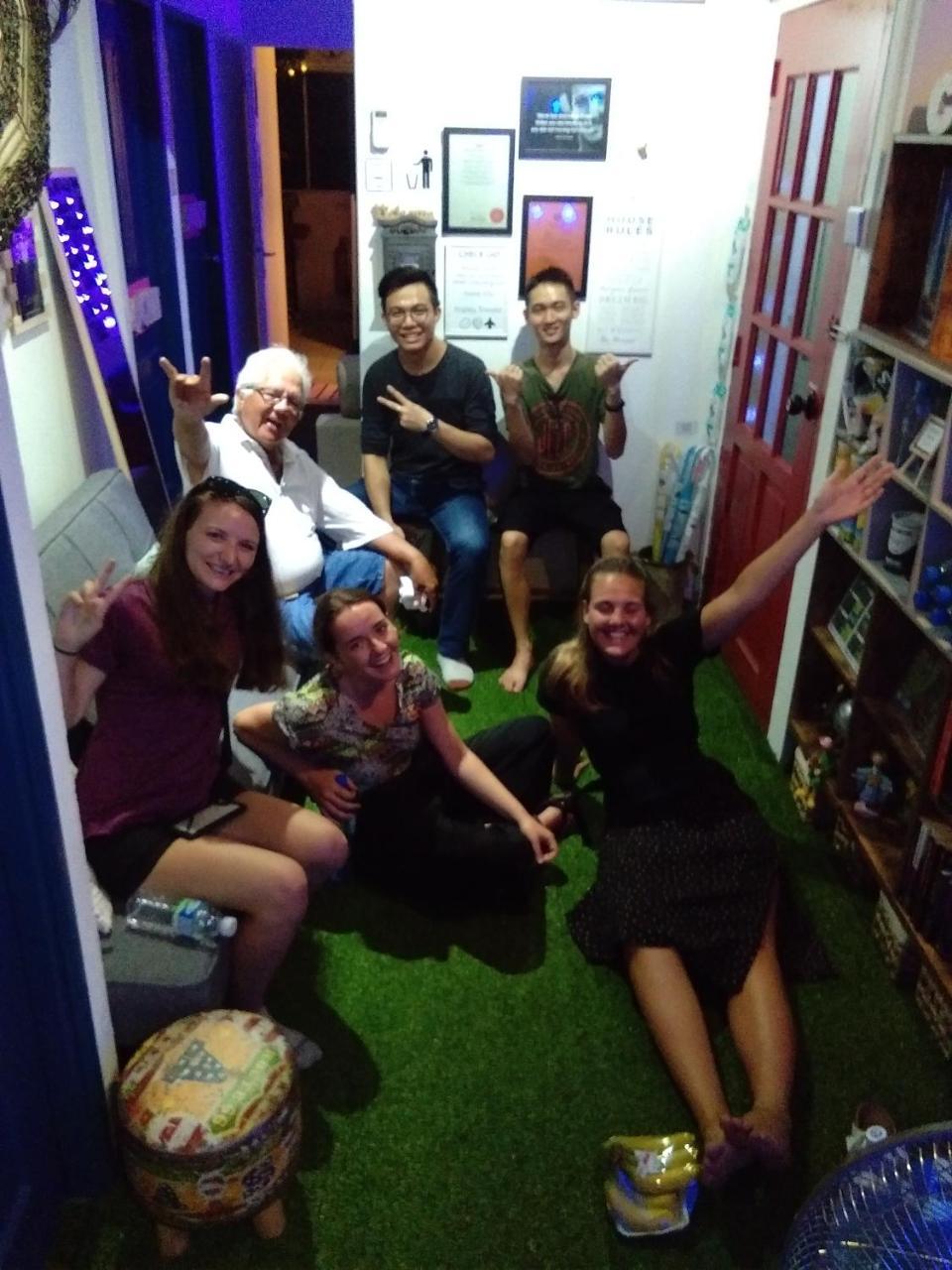 Co.Living Hostel バンダル スリ ブガワン エクステリア 写真