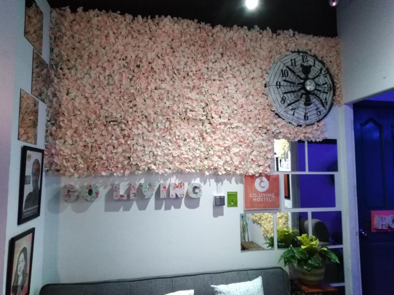 Co.Living Hostel バンダル スリ ブガワン エクステリア 写真