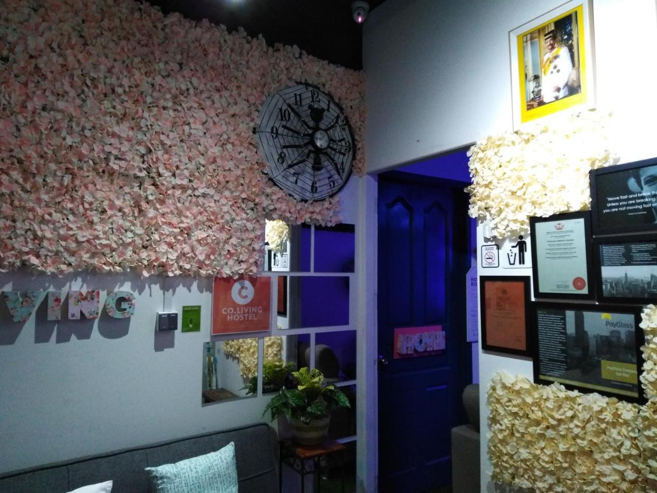 Co.Living Hostel バンダル スリ ブガワン エクステリア 写真
